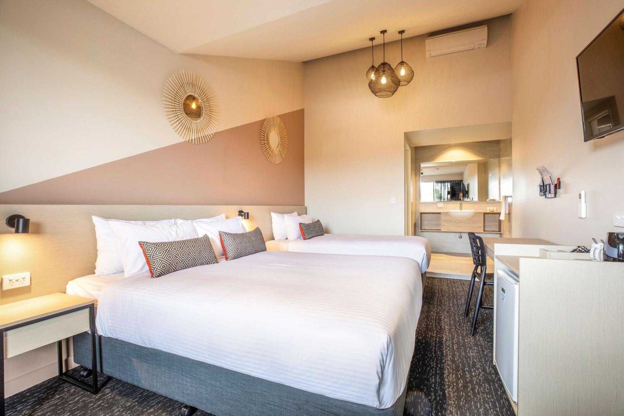 Staying Near Eastland Ringwood: 8 Family Hotels Compared