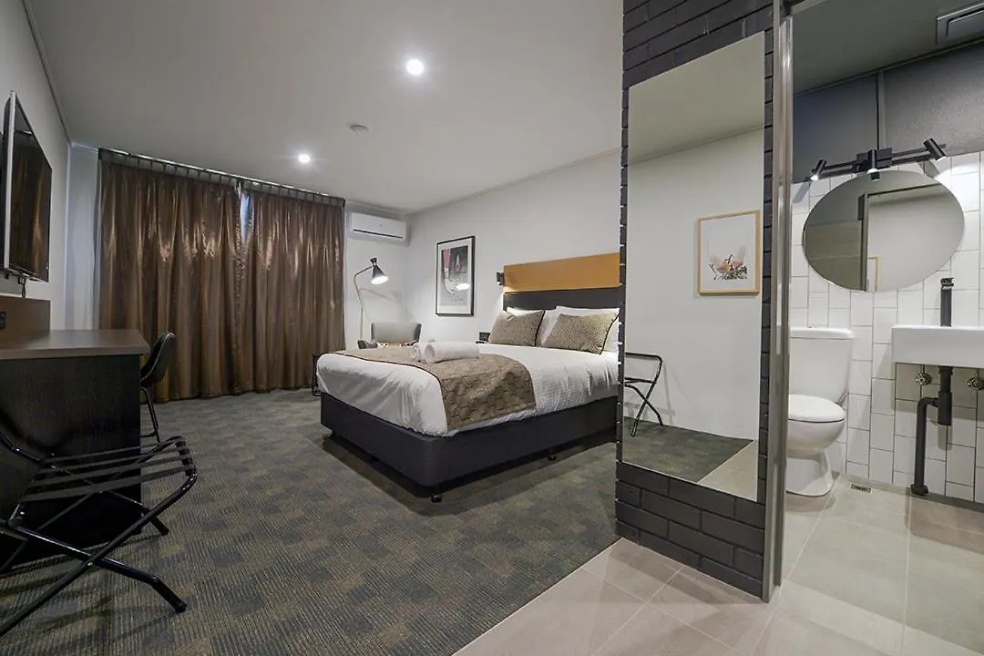 Staying Near Coffs Harbour Golf Club: 4 Luxury Hotels Compared
