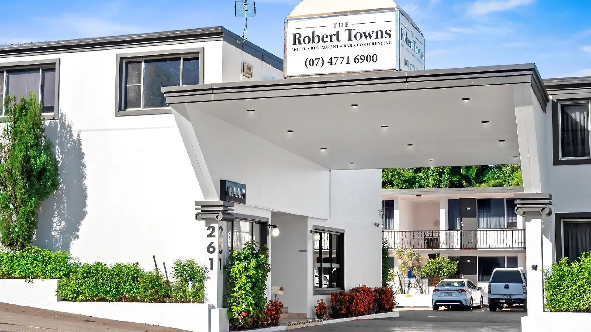 4 Central Townsville Hotels Close to Town Common Park