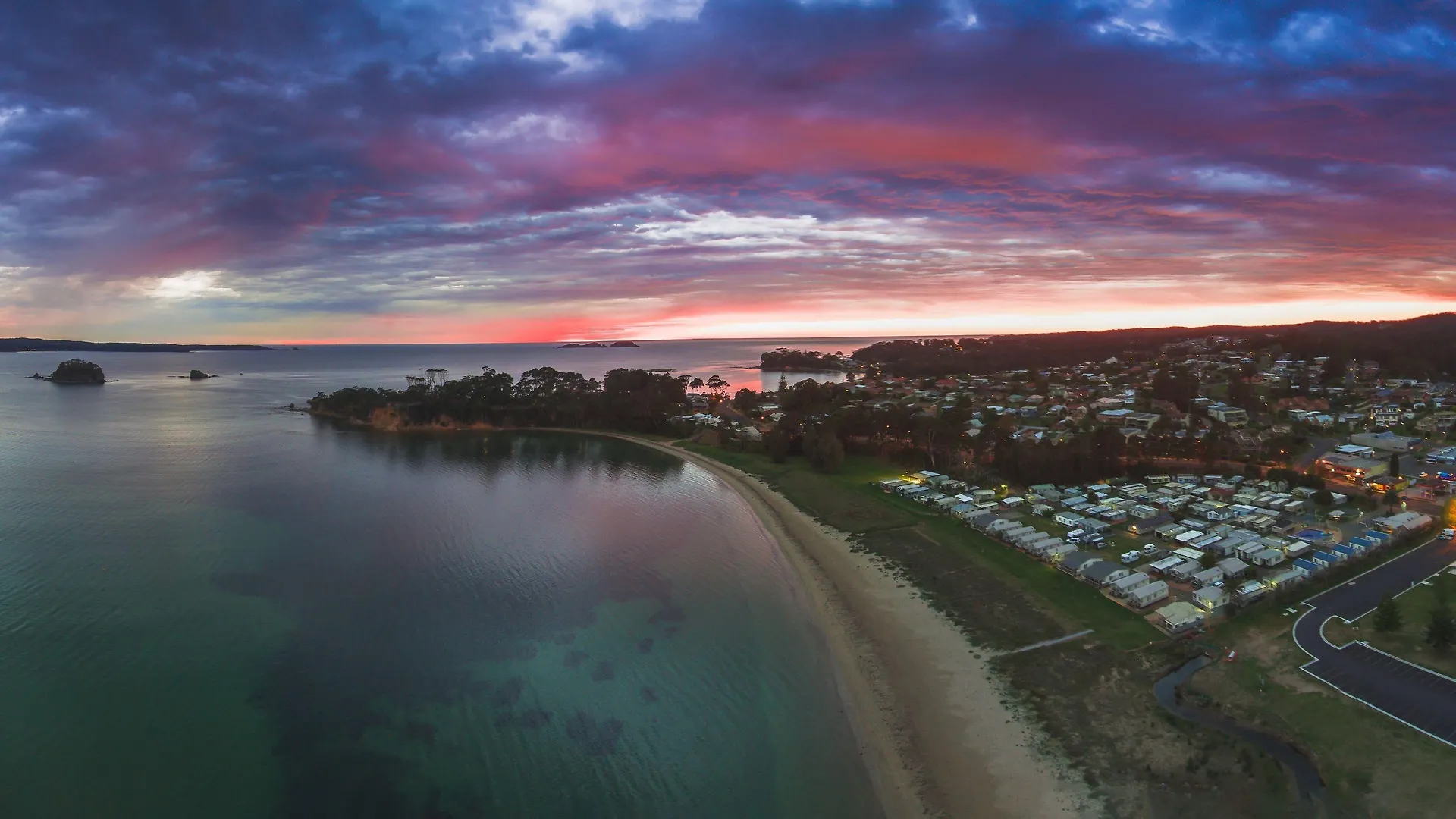 Staying Near Eurobodalla Botanic Gardens: 5 Beach Hotels Compared
