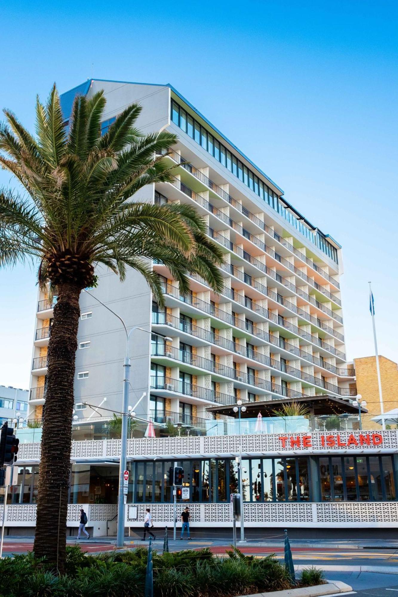 6 Romantic Hotels in Surfers Paradise Worth Booking