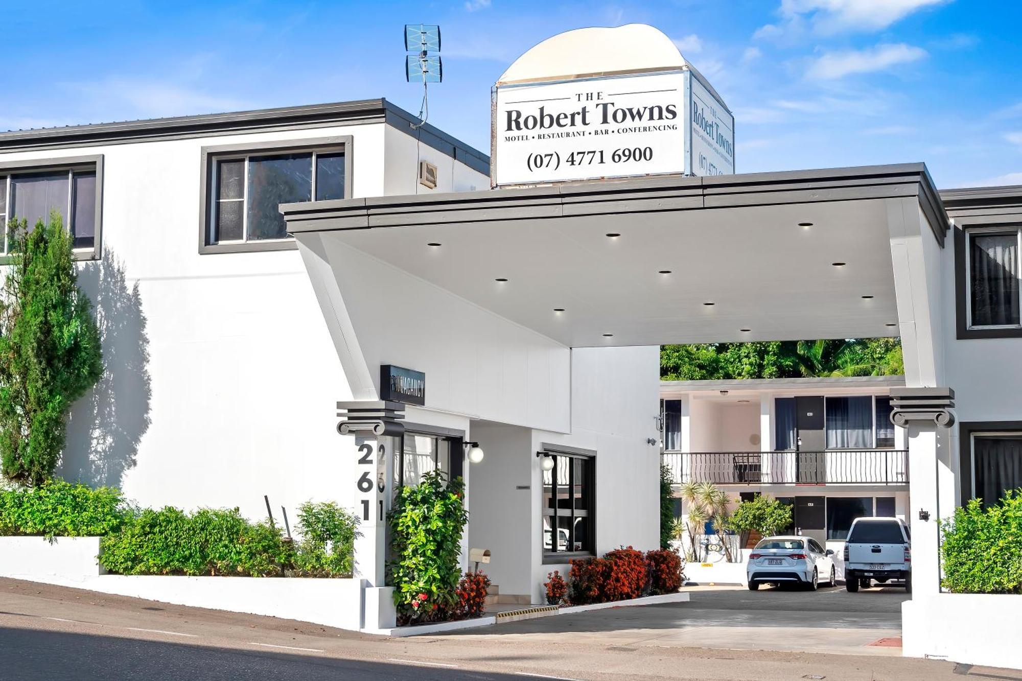 4 Central Townsville Hotels Close to Town Common Park